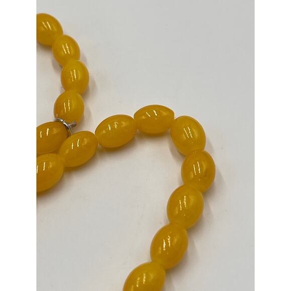 Vintage Designer Butterscotch Egg Yolk Bakelite Single Strand Pullover Necklace - Picture 10 of 10
